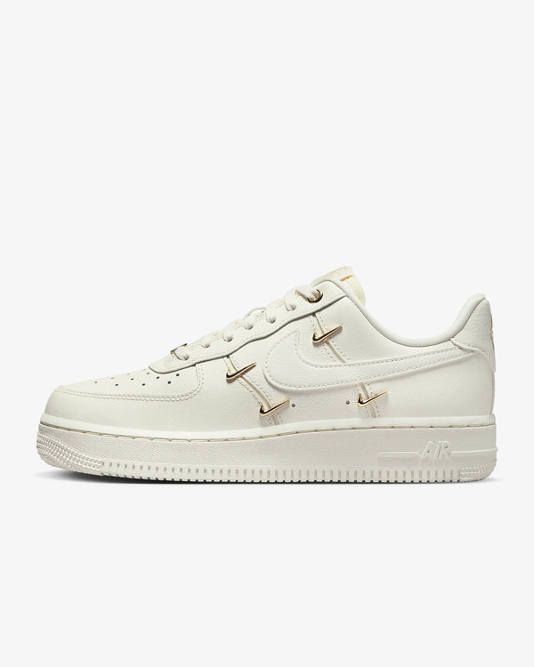 Nike Women's Air Force 1 '07 LX