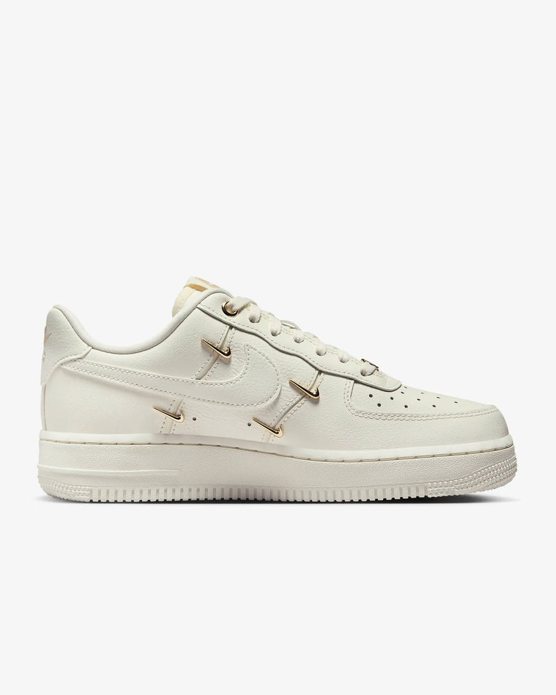 Nike Women's Air Force 1 '07 LX