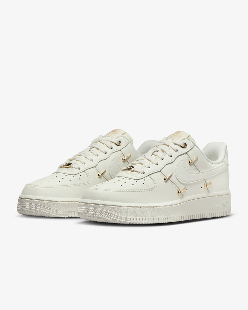 Nike Women's Air Force 1 '07 LX