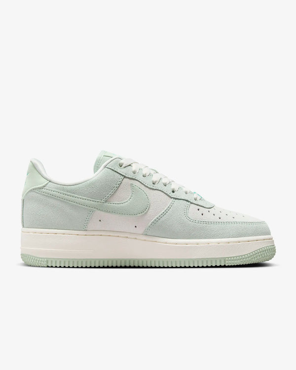 Nike Women's Air Force 1 '07 SE